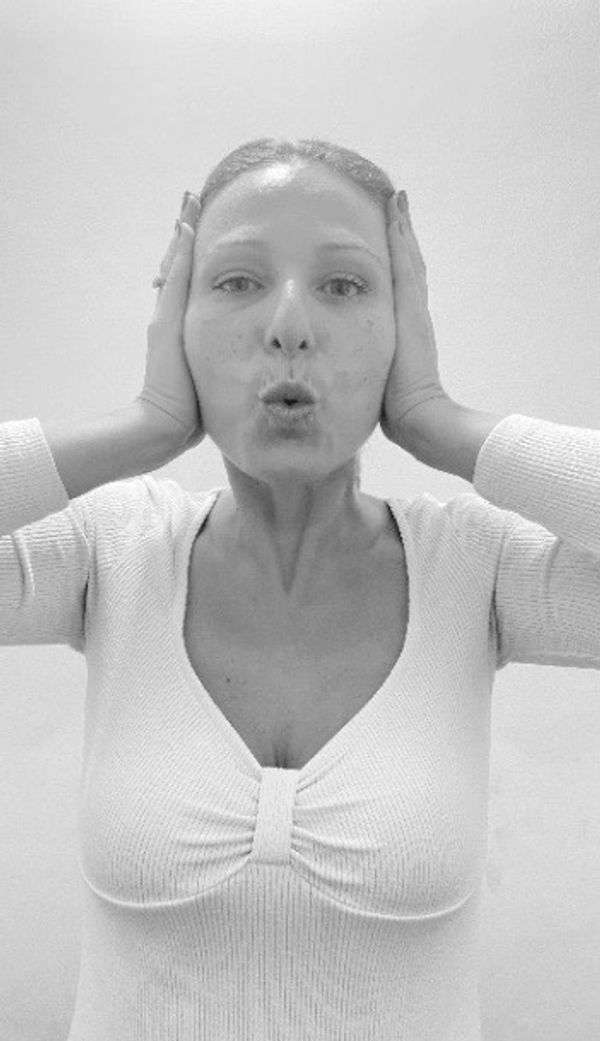 The Sound “U” with Hands