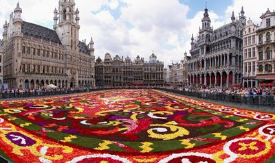 The Brussels Grand Place and great market. Photograph by Wouter Hagens.