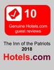 A logo for 10 out of 10 award from Hotels.com.