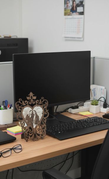 Kişiye Özel Fotoğraf Çerçevesi Ve ahşap kazıma ile fotoğraf