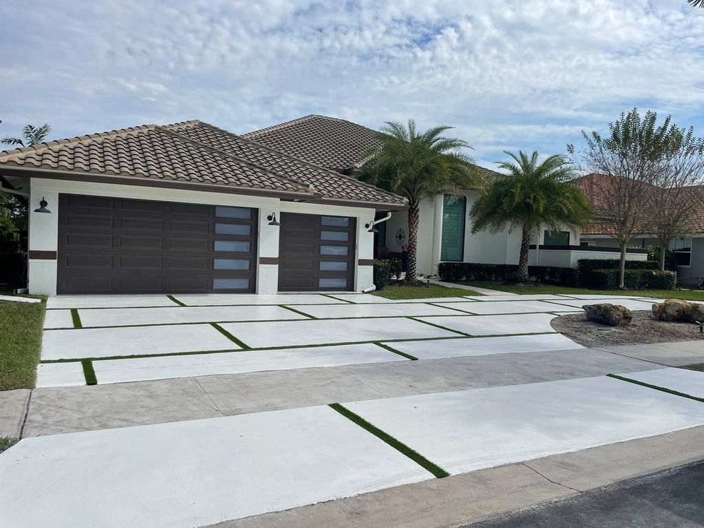 Modern concrete driveway, with artificial grass.
Weston, FL