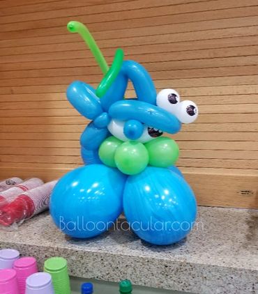 Balloon caricature of a popular cartoon shark baby.