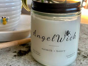 handcrafted soy wax candles made with 100% all natural, organic ingredients that are safe for all en