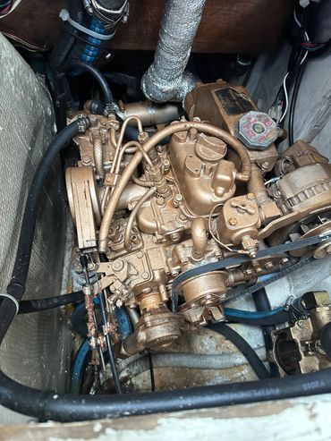 Marine diesel engine and raw-water cooling system inspection, mechanical survey of a sailboat auxili