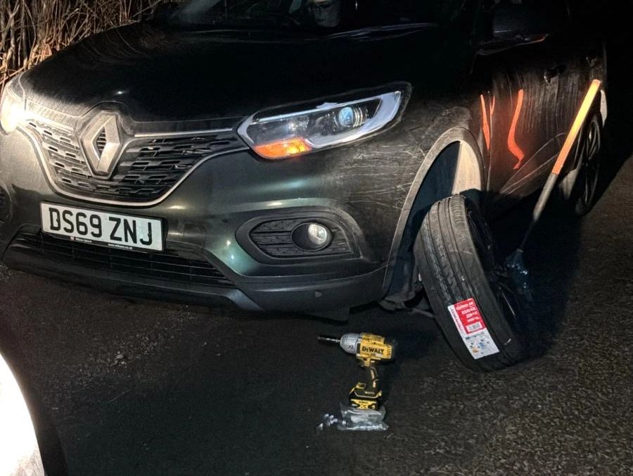 Emergency Mobile tyre fitting / Tyre replacement near me