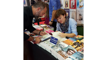 ela uysal imza günü