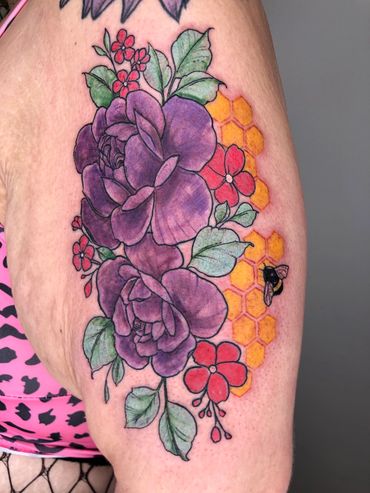 Best flower and bee tattoo in Los Angeles Calfornia