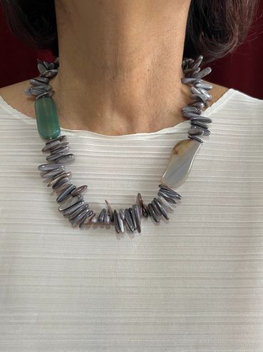 Handmade necklace with Agate and Mother of Pearl.