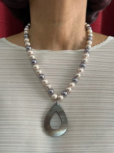 Handmade necklace with Shell Pearls and Tahiti Pendant.
