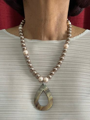 Handmade necklace with Shell Pearls and Tahiti Shell Pendant.