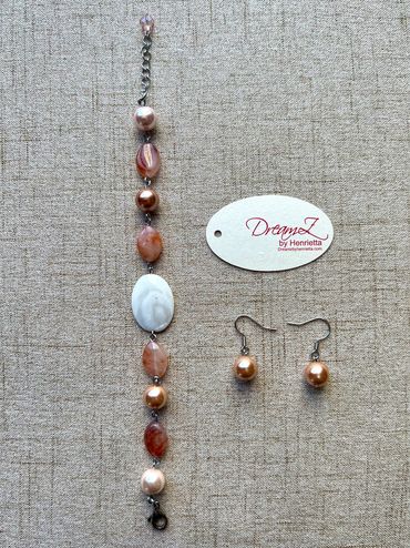 Handmade bracelet
Lodalite
Mother of Pearl
Shell Pearls