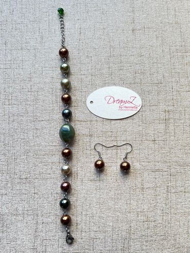 Handmade Bracelet
Bloodstone
Shell Pearls