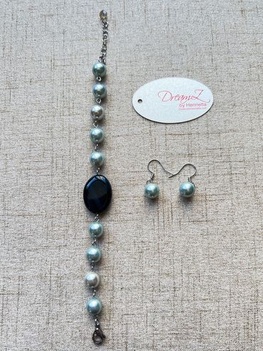 Handmade bracelet
Agate
Shell Pearls