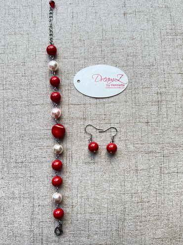 Handmade bracelet with red/peach Shell Pearls and red bamboo Coral.