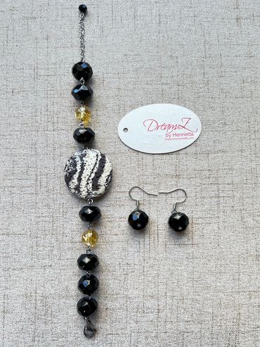 Handmade bracelet with faceted Agate, yellow Hematoid and Lava.