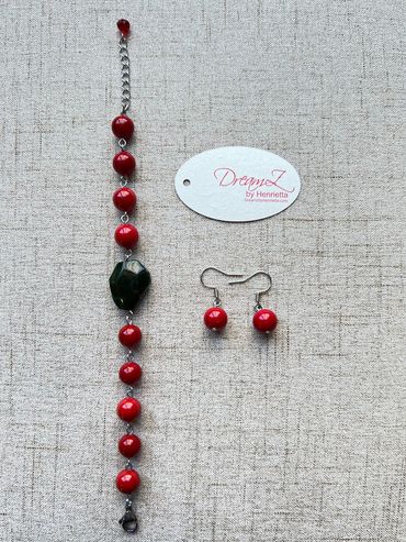 Handmade bracelet
Shell Pearls
Bloodstone