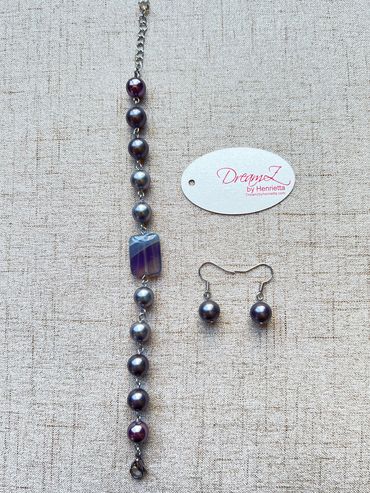 Handmade bracelet
Shell Pearls
Agate