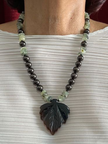 Handmade necklace
Prehnite
Shell Pearls
Agate Pendant