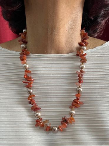 Handmade necklace
Shell Pearls
Red Chalcedony