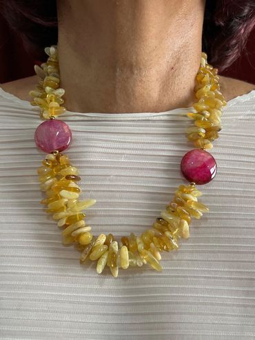 Handmade necklace
Yellow Opal
Tricolour Agate