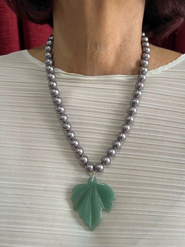 Handmade necklace
Shell Pearls
green Aventurine Pendant