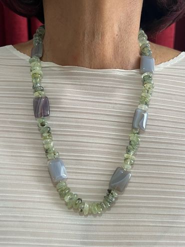 Handmade necklace
Prehnite
Agate