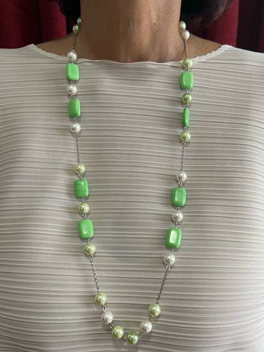 Handmade necklace
Gaspeite
Shell Pearls