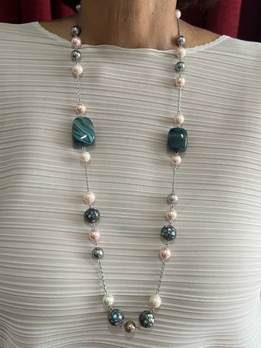 Handmade necklace
Tricolour Agate
Mosaic Shell
Shell Pearls