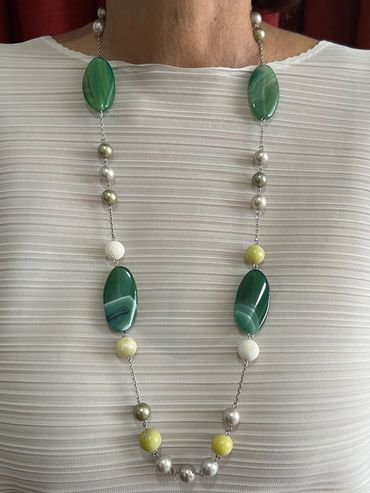 Handmade necklace
Shell Pearls
Agate
Lemon Jasper