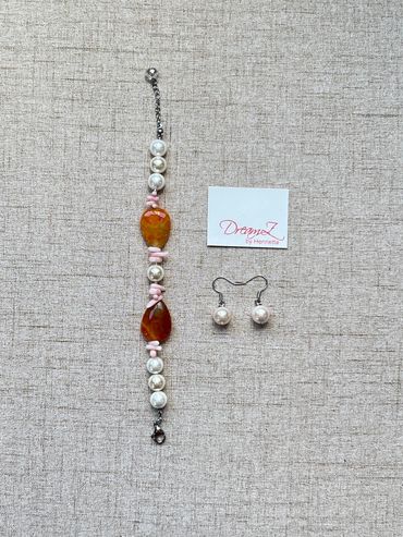 Handmade bracelet with Agate, Shell Pearls and Coral with Earrings.