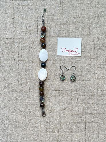 Handmade bracelet with Mother of Pearl, and Agate with Earrings.