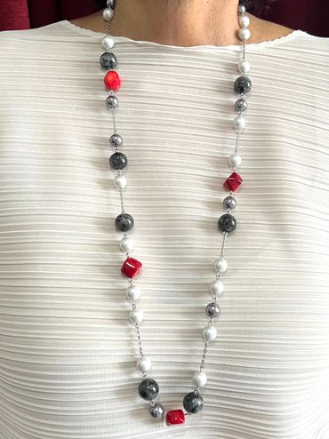 Handmade necklace
Red Coral
Larvikite
Shell Pearls