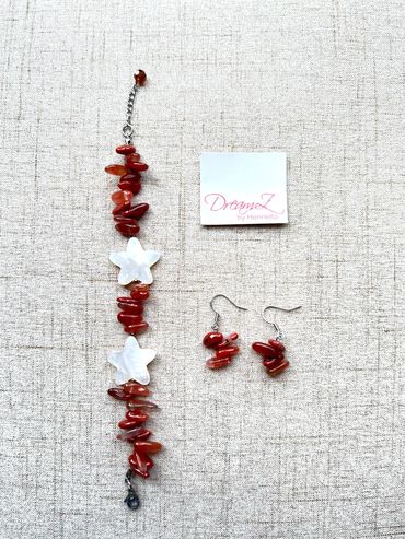 Handmade bracelet
Chalcedony
Mother of Pearl