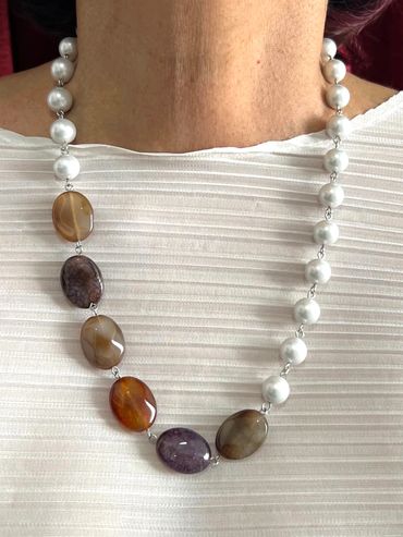 Handmade necklace
Tricolour Agate
Shell Pearls