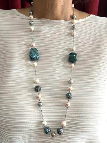 Handmade necklace
Tricolour Agate
Mosaic Shell
Shell Pearls