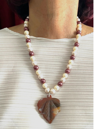Handmade necklace
Agate Pendant
Shell Pearls