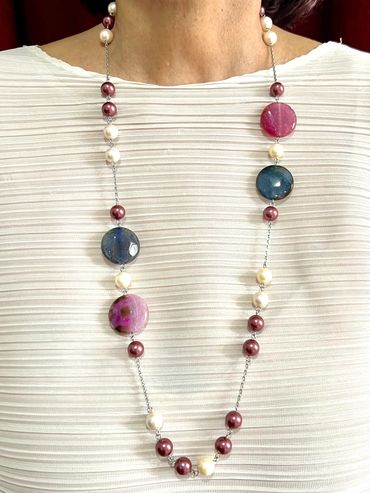 Handmade necklace
Shell Pearls
Tricolour Agate