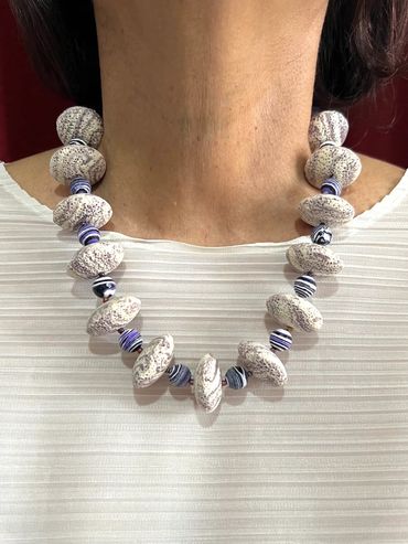 Handmade necklace
Lava
Calsilica
Amethyst