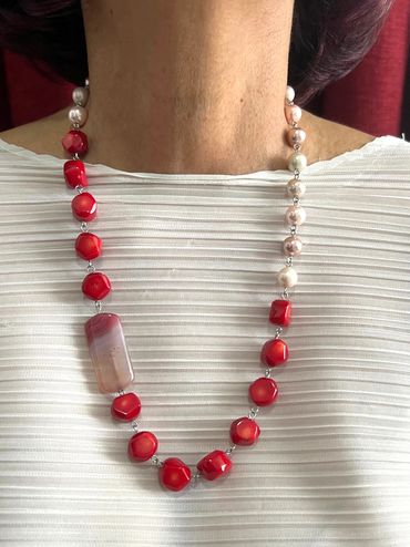 Handmade necklace
Shell Pearls
Bamboo Coral
Agate.