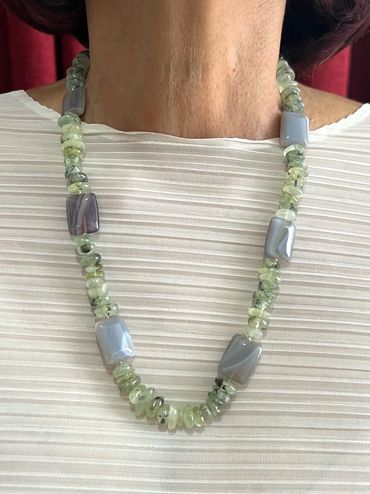 Handmade necklace
Prehnite
Agate