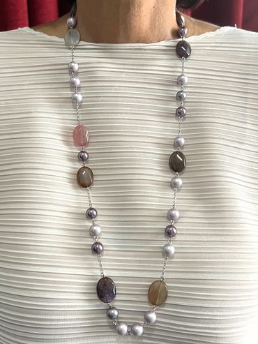 Handmade necklace
Shell Pearls
Tricolour Agate