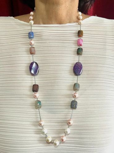 Handmade necklace
with pink and white tone
Shell Pearl
Tricolour Agate