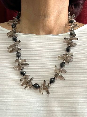 Handmade necklace
Obsidian
Smoky Quartz