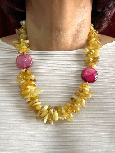 Handmade necklace
Yellow Opal
Tricolour Agate