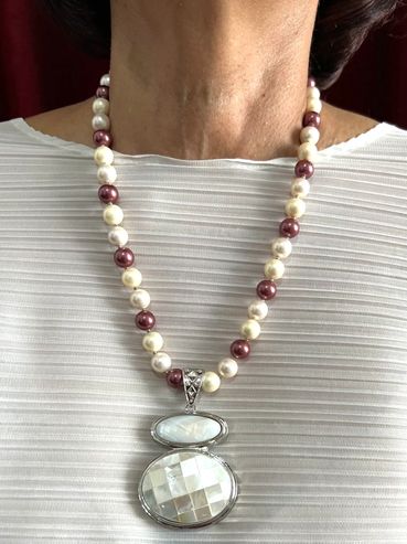 Handmade necklace
Shell Pearls
Shell Pearl Pendant