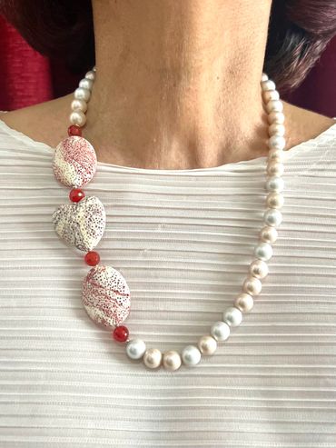 Handmade necklace
Shell Pearls
Lava
Agate