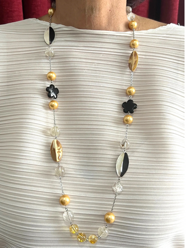 Handmade necklace
Shell Pearls
Hematoid
Quartz