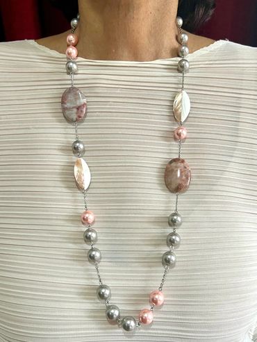 Handmade necklace
Shell Pearls
Burgundy Jasper