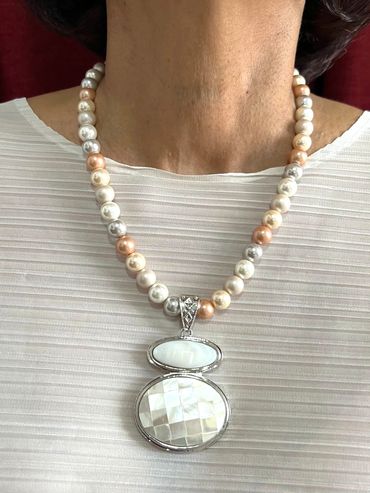 Handmade necklace
Shell Pearls
Shell Pendant
