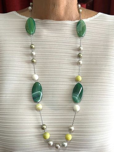 Handmade necklace
Shell Pearls
Agate
Lemon Jasper
